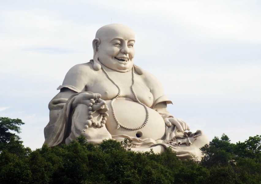 Phật Di Lặc phong thủy trong oto