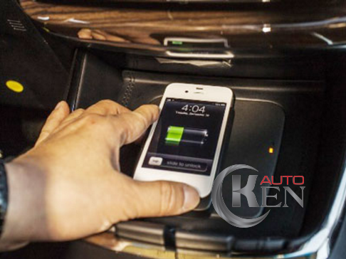 Bạn sẽ không thể CÙNG LÚC sạc pin cho cả điện thoại, ipad nếu không có đầu nối cắm sạc đa năng trên xe hơi!